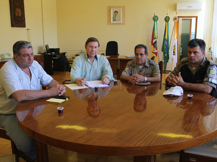 EXECUTIVO RECEBE VISITA DE TENENTES DA BRIGADA MILITAR
